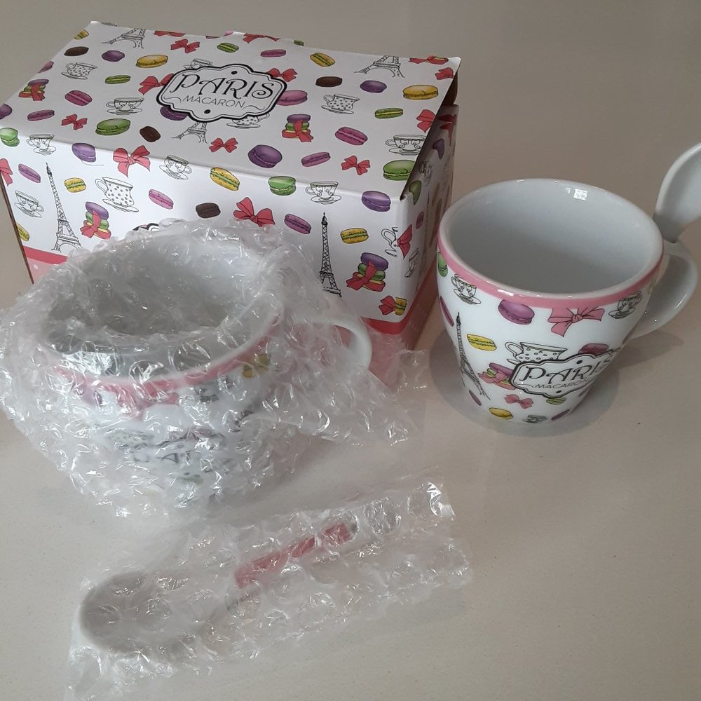 Tres "Emily in Paris" - French Macaron mini teacup set of 2 + spoons - NEW